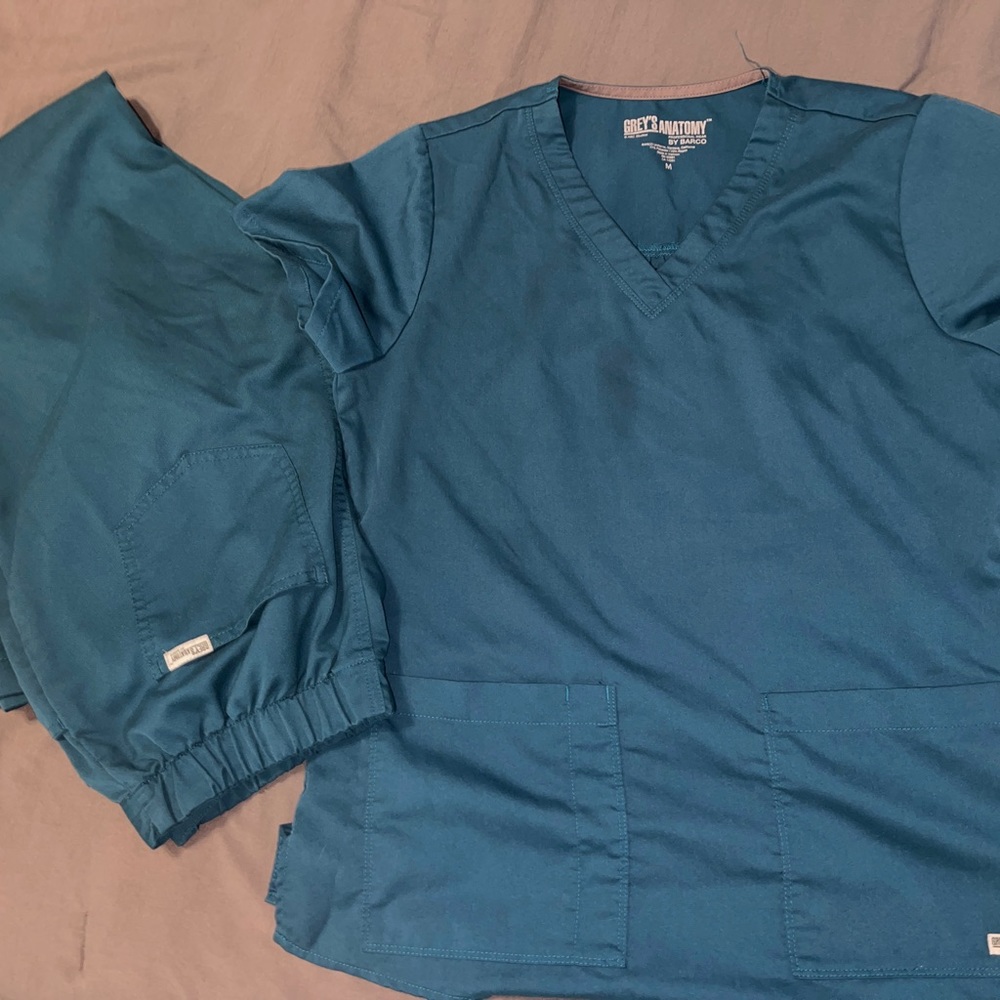 Scrub set
